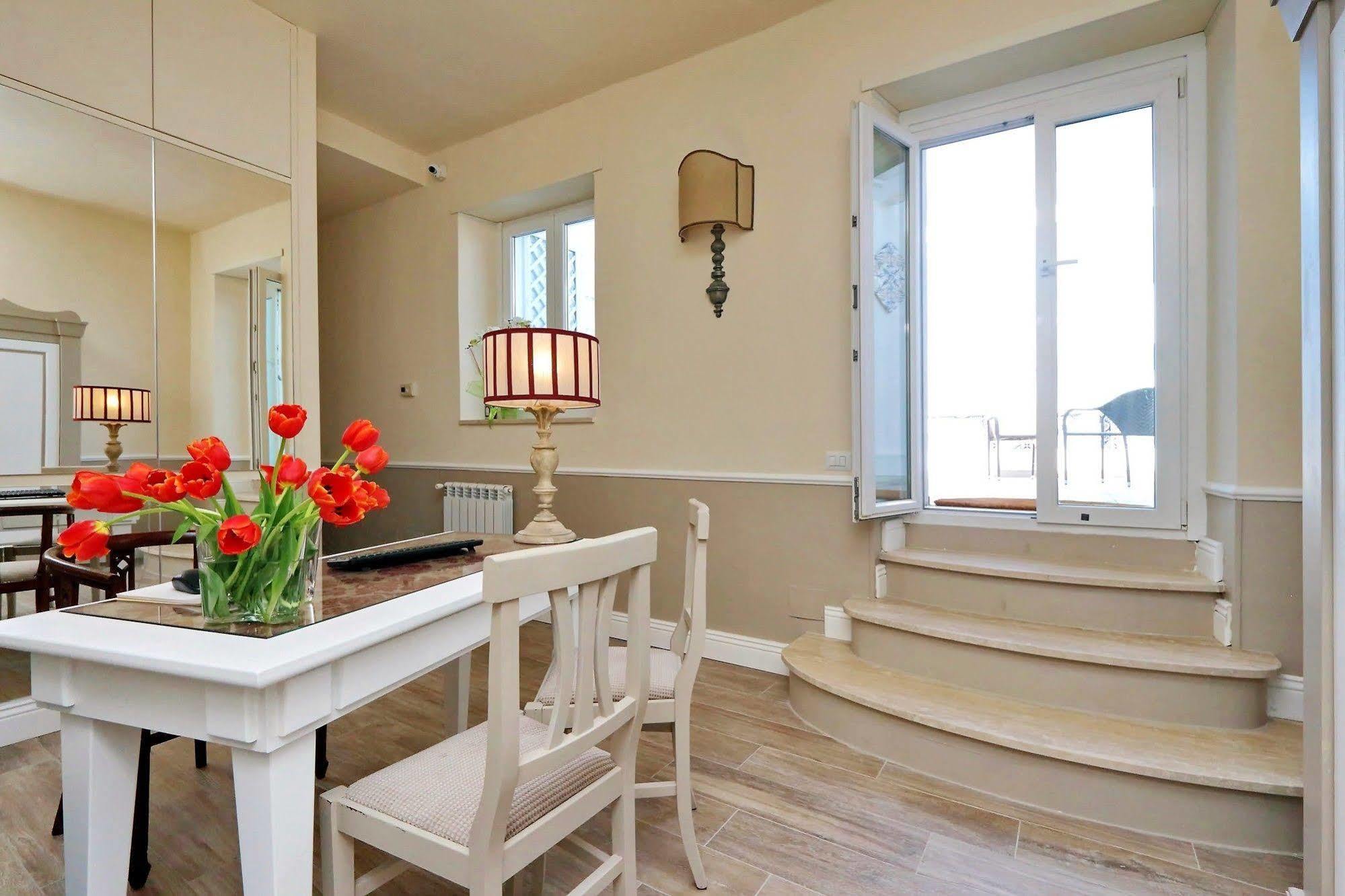 Colosseum Terrace Suite Рим Экстерьер фото
