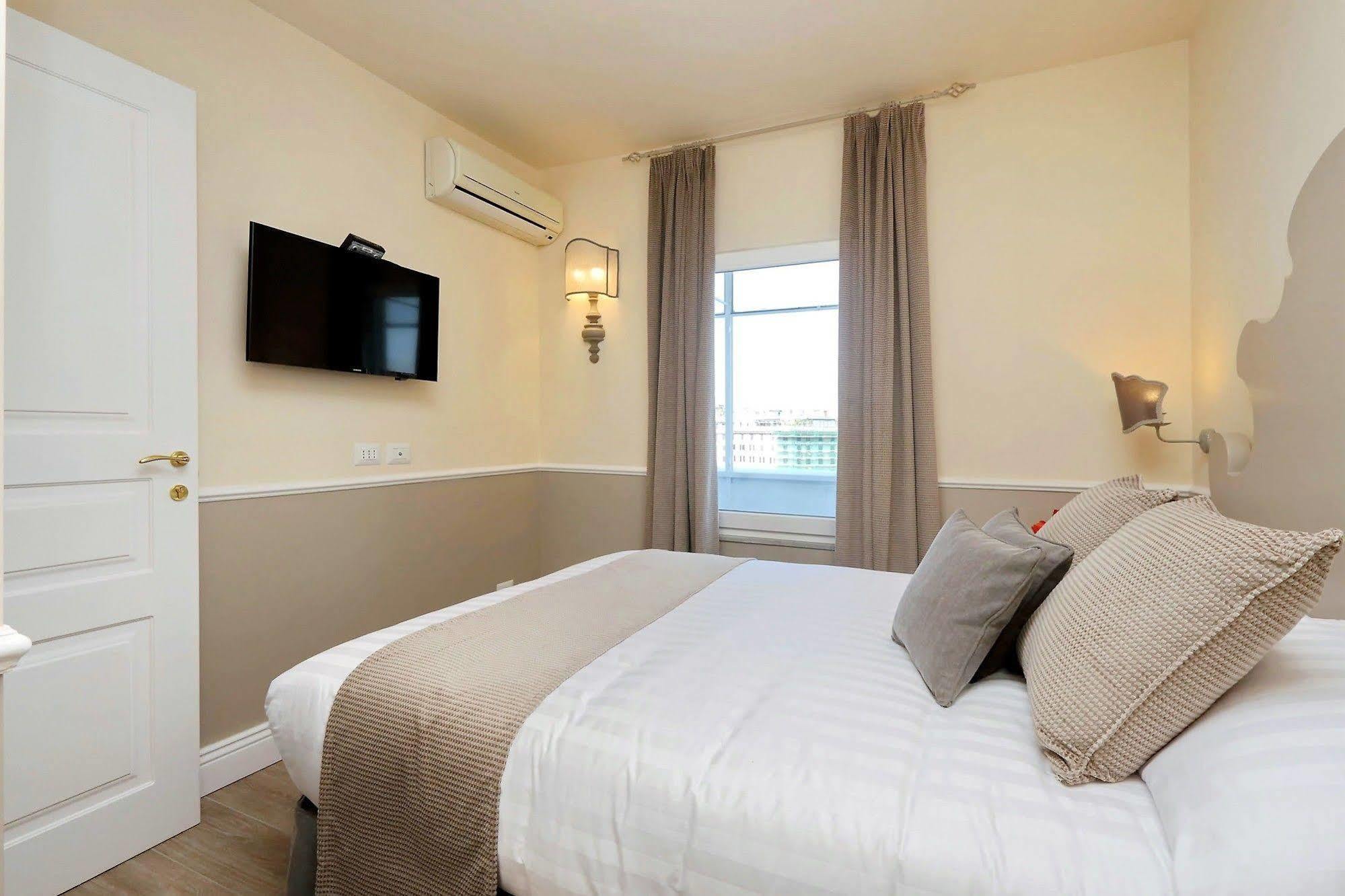 Colosseum Terrace Suite Рим Экстерьер фото